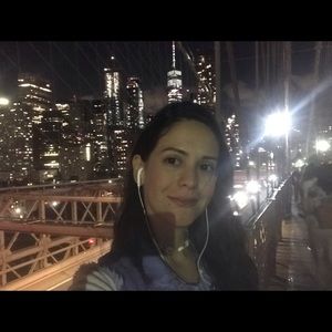 Meet your Posher, Alejandra